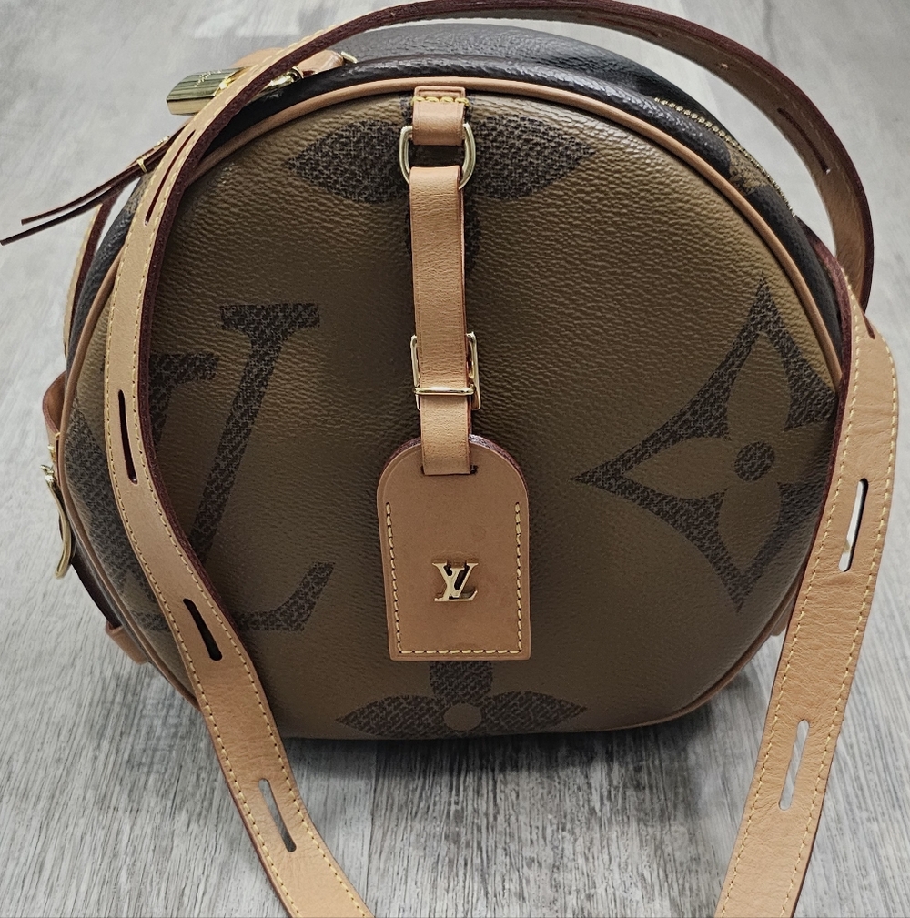 Louis Vuitton Boîte Chapeau Souple MM in Reverse Monogram